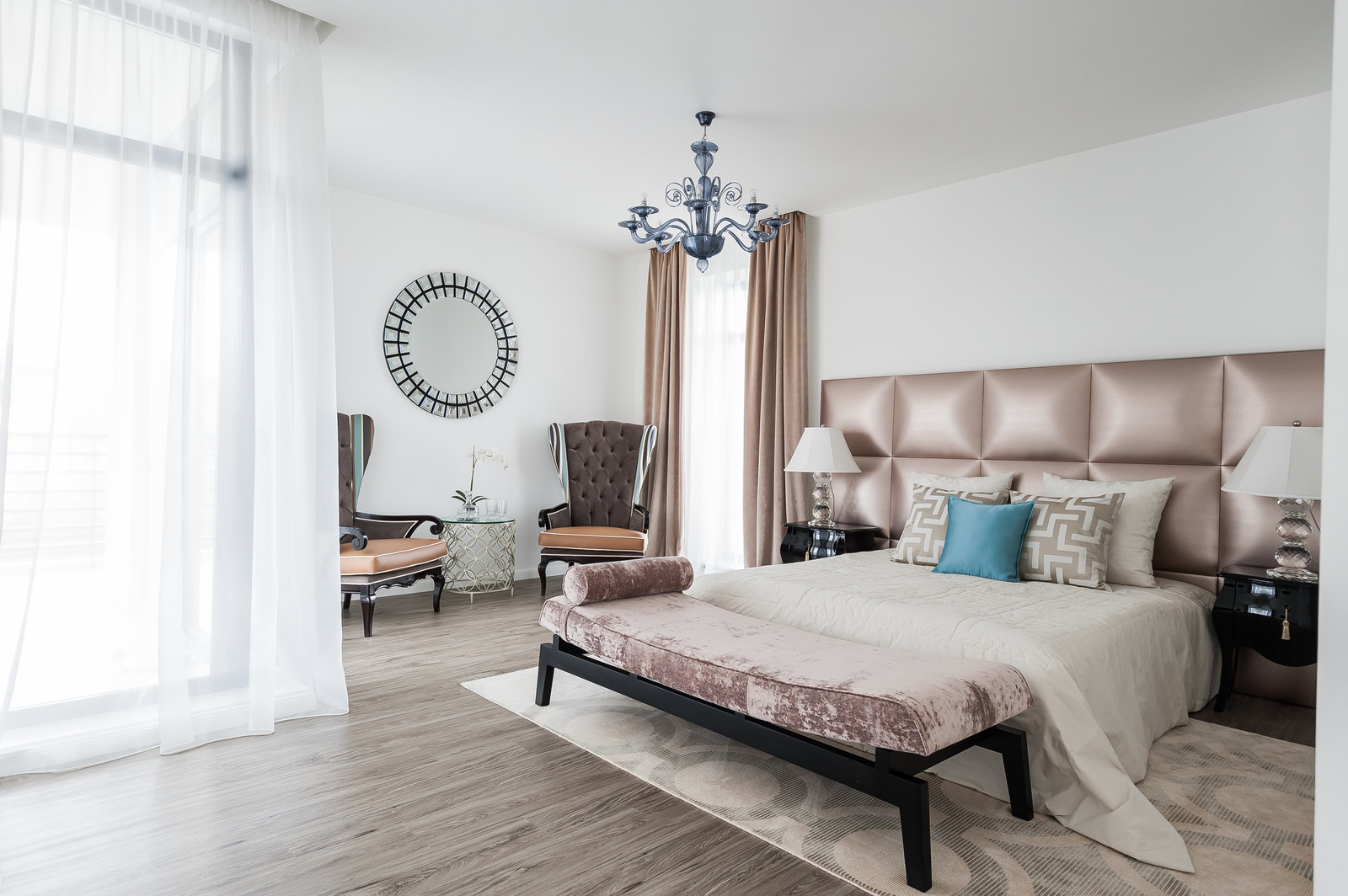 Дом с лошадиным бюстом