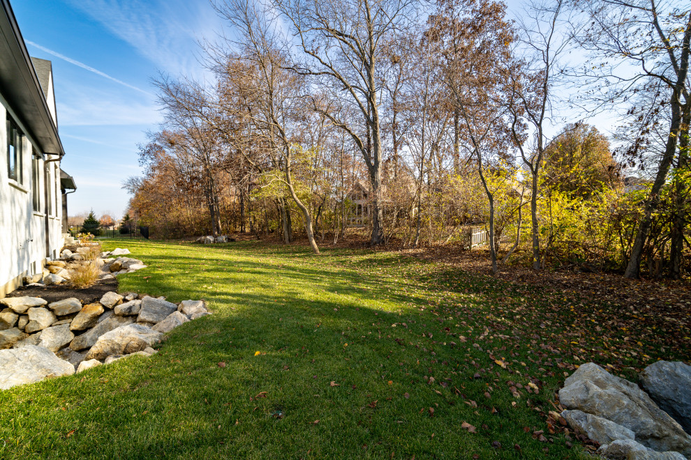 Photo of a transitional landscaping in Cincinnati.
