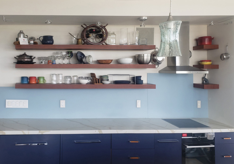 Contemporary kitchen in Toronto with brown splashback and glass sheet splashback.