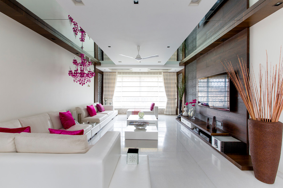 Photo of a contemporary living room in Mumbai.