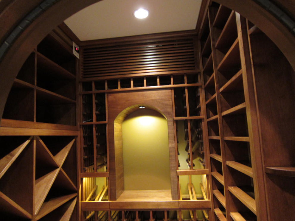 Design ideas for a traditional wine cellar in Dallas.