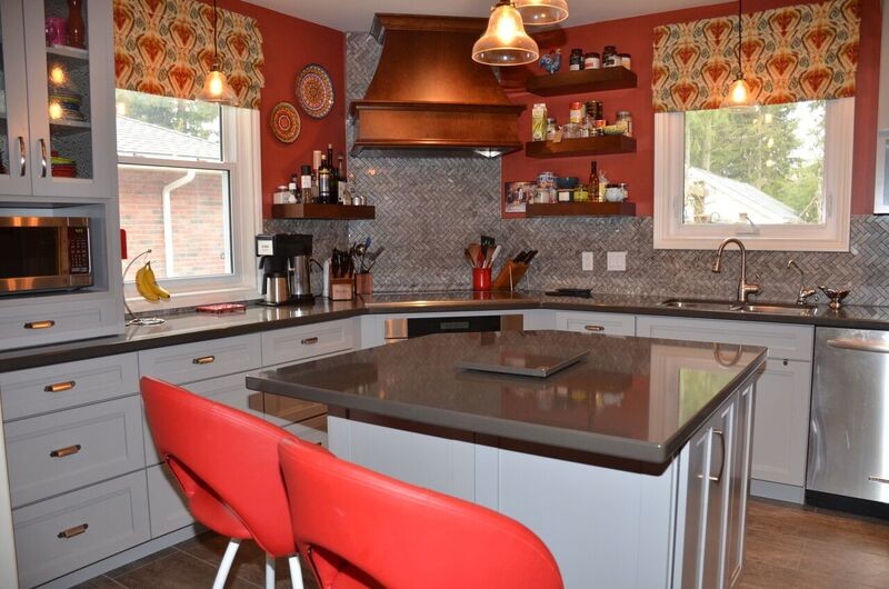 Enclosed kitchen - mid-sized eclectic l-shaped vinyl floor enclosed kitchen idea in Toronto with an undermount sink, recessed-panel cabinets, gray cabinets, quartzite countertops, gray backsplash, stainless steel appliances and an island
