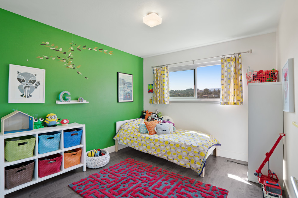 Photo of a midcentury gender-neutral kids' bedroom for kids 4-10 years old in San Francisco with green walls and grey floor.