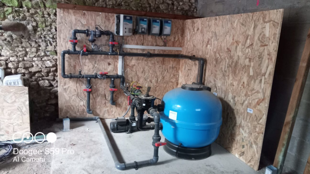 Maisons-Laffitte - Une piscine en béton pour une villa Parisienne
