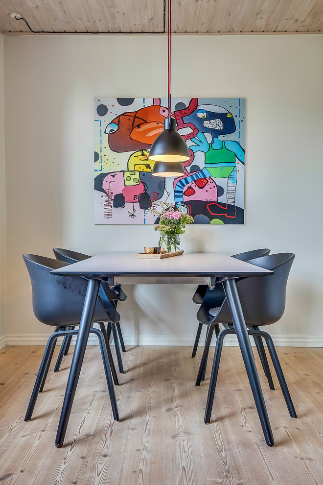 Photo of a modern dining room in Aalborg.