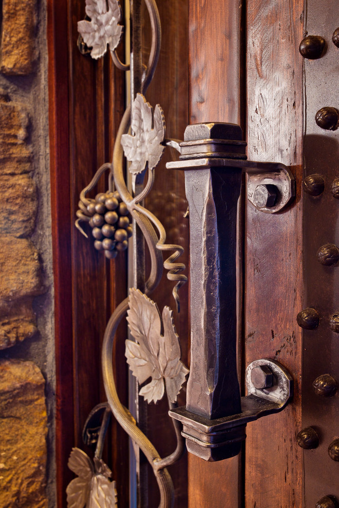 Entryway - rustic entryway idea