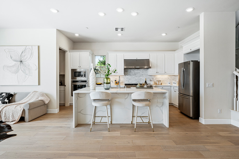 Minimalist kitchen photo in Orange County