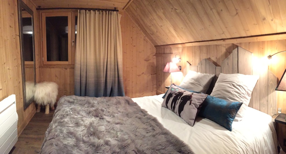 Cette photo montre une chambre montagne.