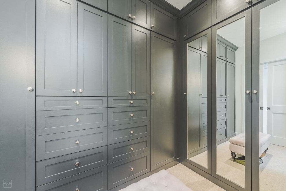 Design ideas for a traditional storage and wardrobe in Chicago.