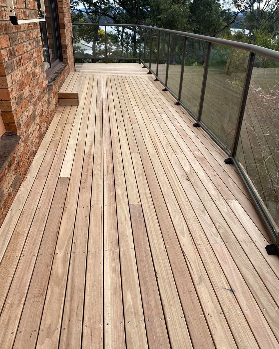 Deck Eleebana
