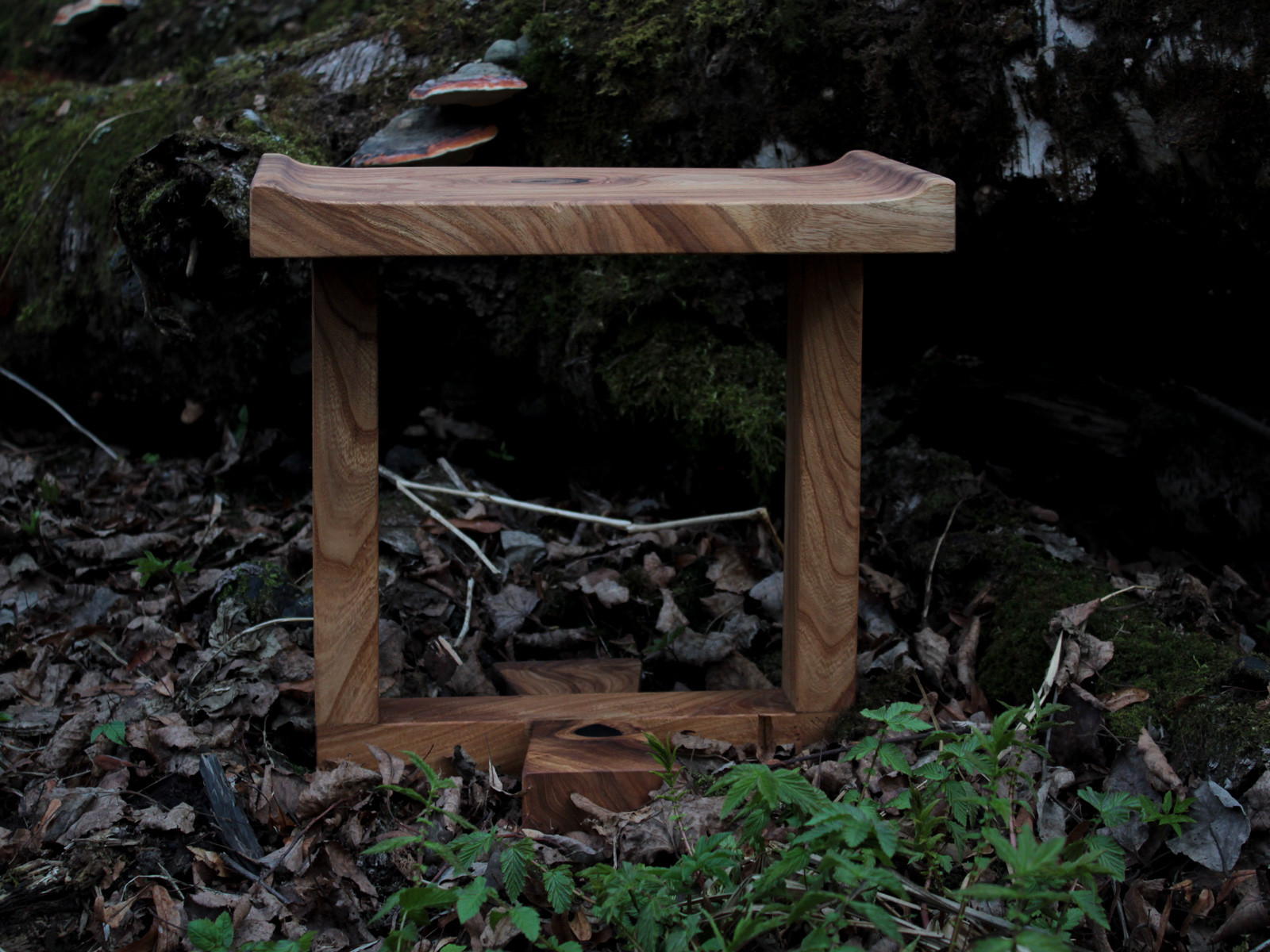 Табурет из массива карагача