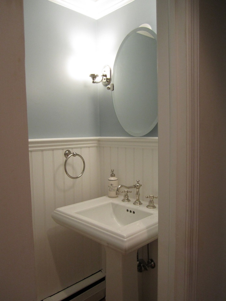 This is an example of a mid-sized traditional powder room in New York.