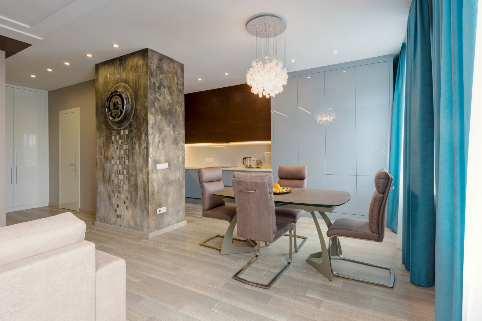 Современная квартира для небольшой семьи