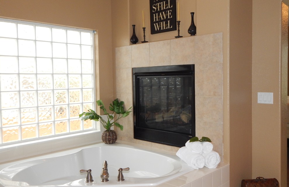 Example of a transitional home design design in Denver