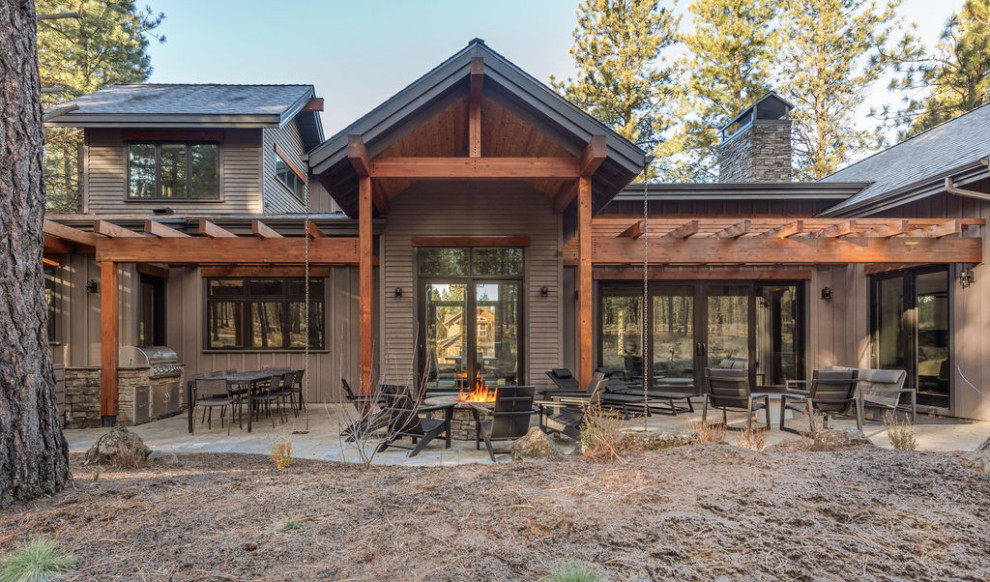 This is an example of an expansive contemporary patio in Portland.