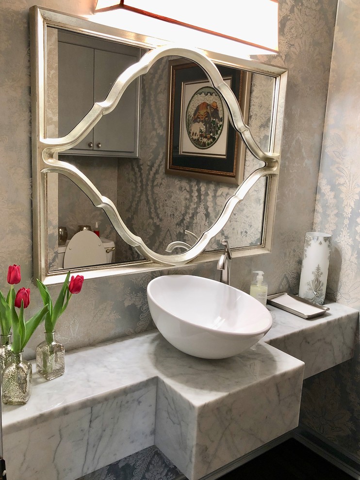 Example of a transitional home design design in Jackson