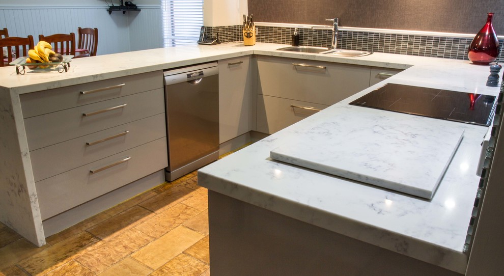 Design ideas for a contemporary kitchen in Melbourne.