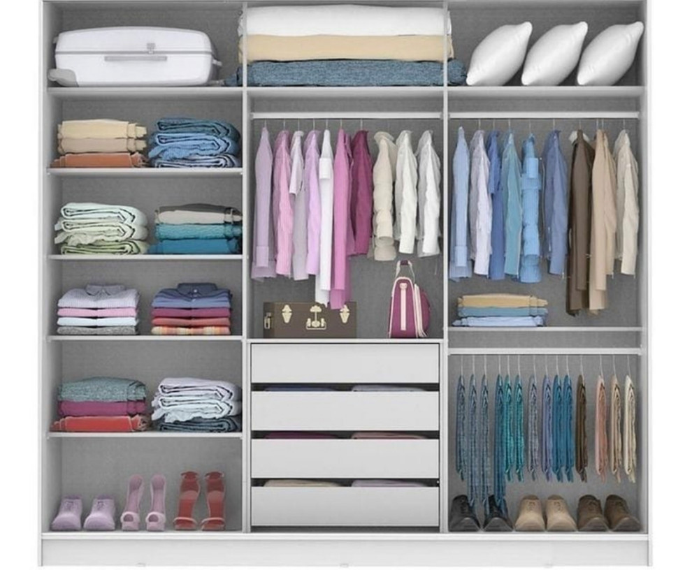 Inspiration for a transitional storage and wardrobe in Toronto.
