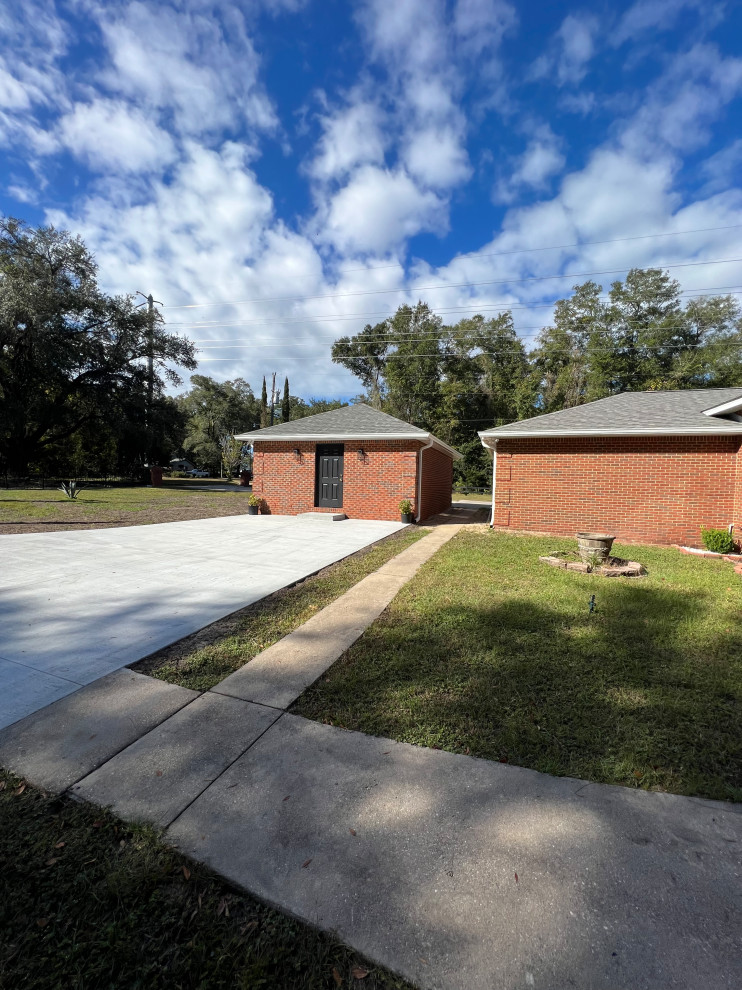 Detached Garage