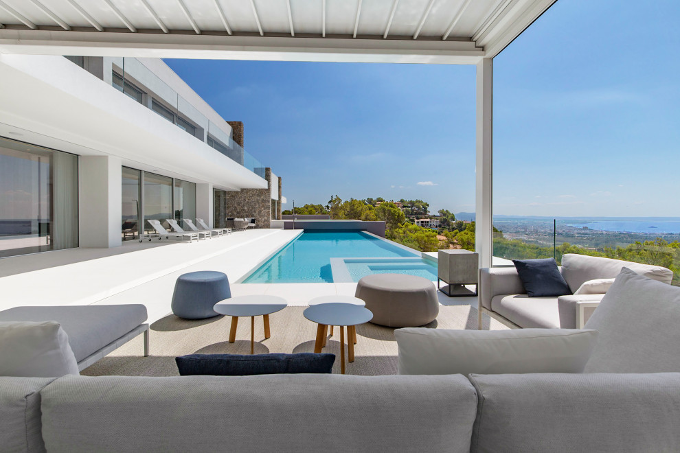 Whirlpool hinter dem Haus in rechteckiger Form With Betonboden in Palma de Mallorca