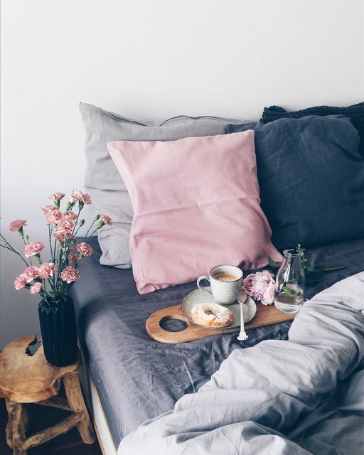 Bed styling techniques moderne-sovevaerelse