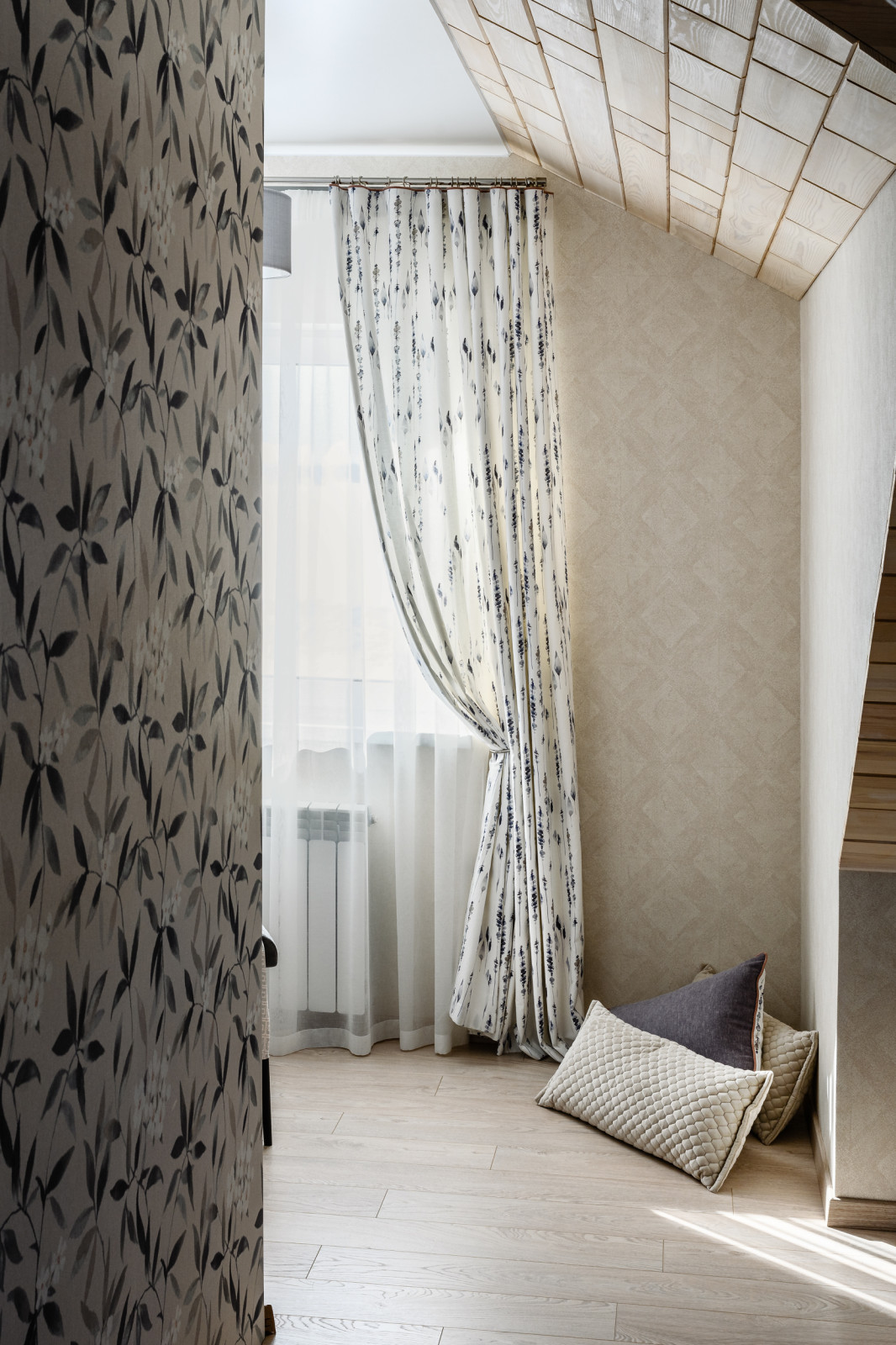 Съёмка штор в столовой загородного дома