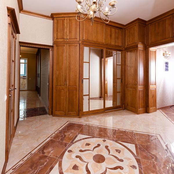 Современный холл из старёного дуба