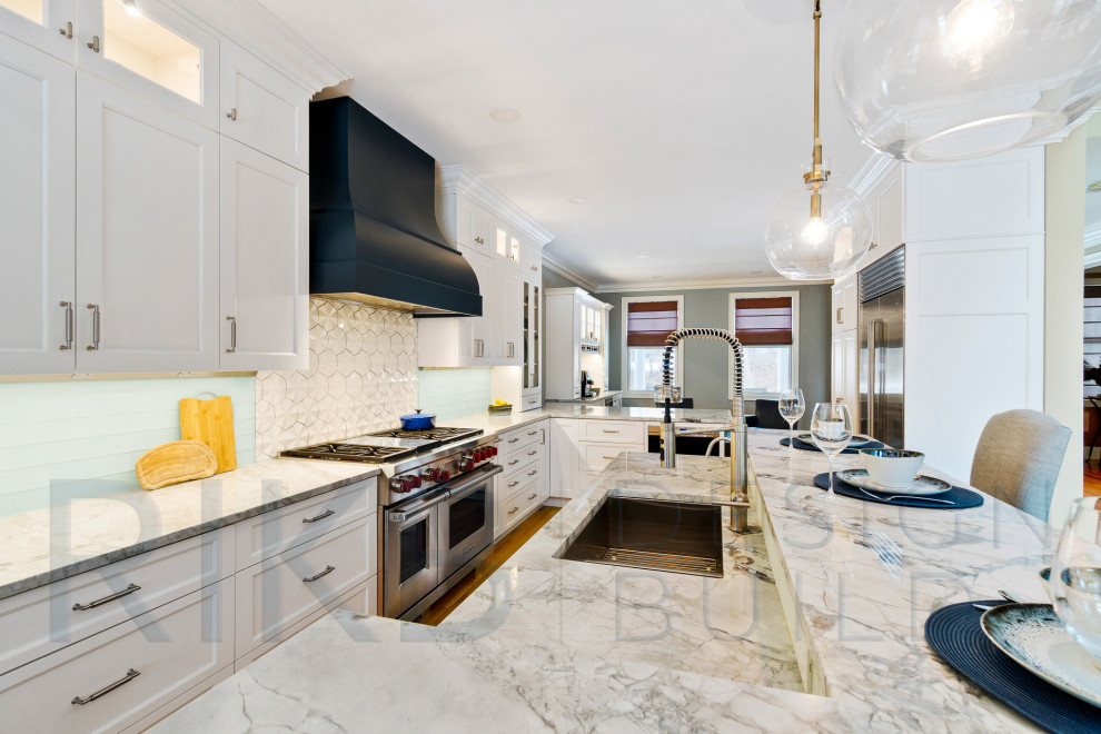 Kitchen - transitional kitchen idea in Providence