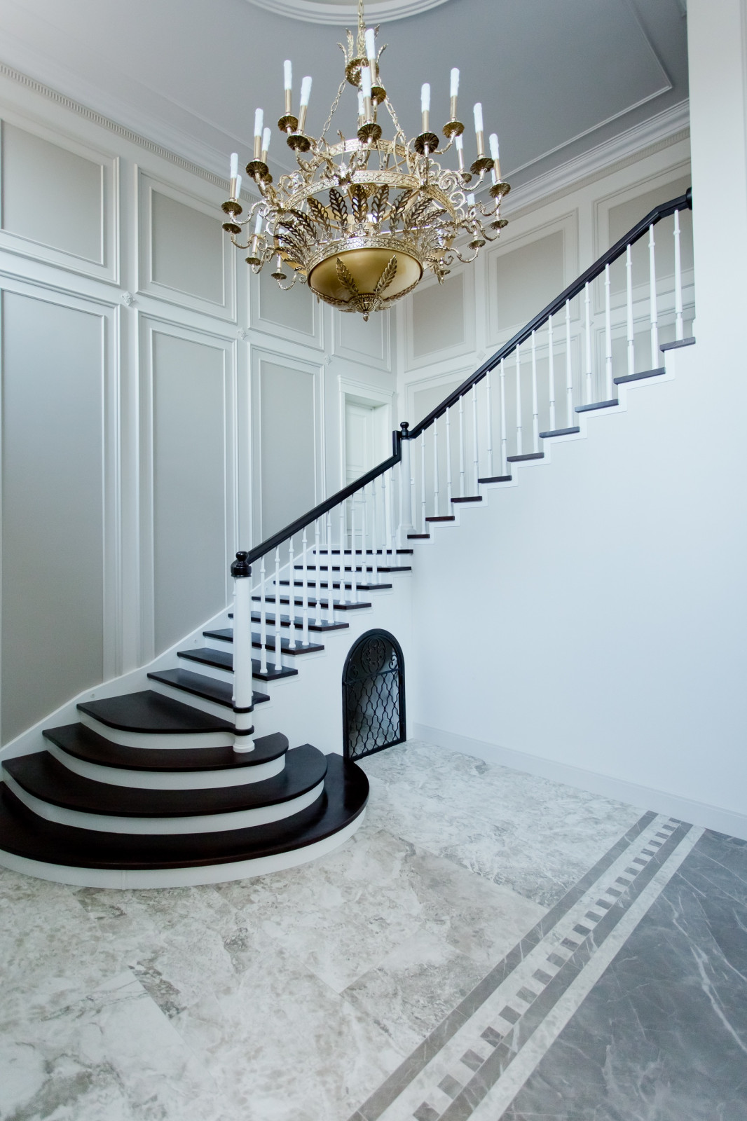 Отделка бетонного основания дубом