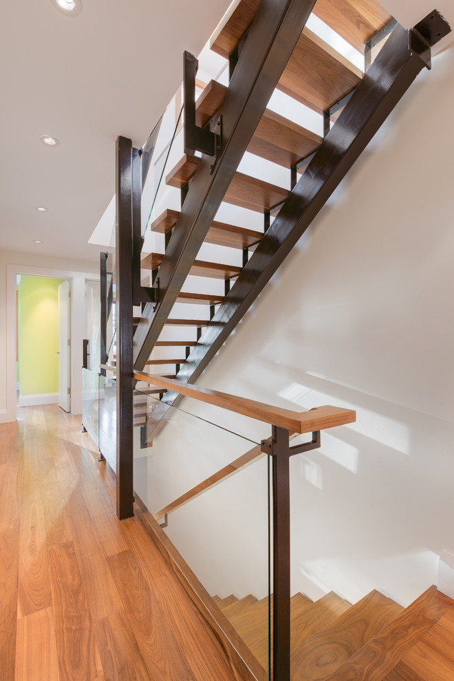 This is an example of a contemporary floating staircase in Toronto.