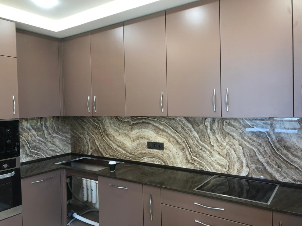 Монтаж столешницы из кварцевого камня Technistone