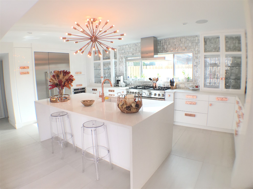 Large modern u-shaped eat-in kitchen in Orlando with an undermount sink, flat-panel cabinets, white cabinets, quartzite benchtops, metallic splashback, metal splashback, stainless steel appliances, slate floors and with island.