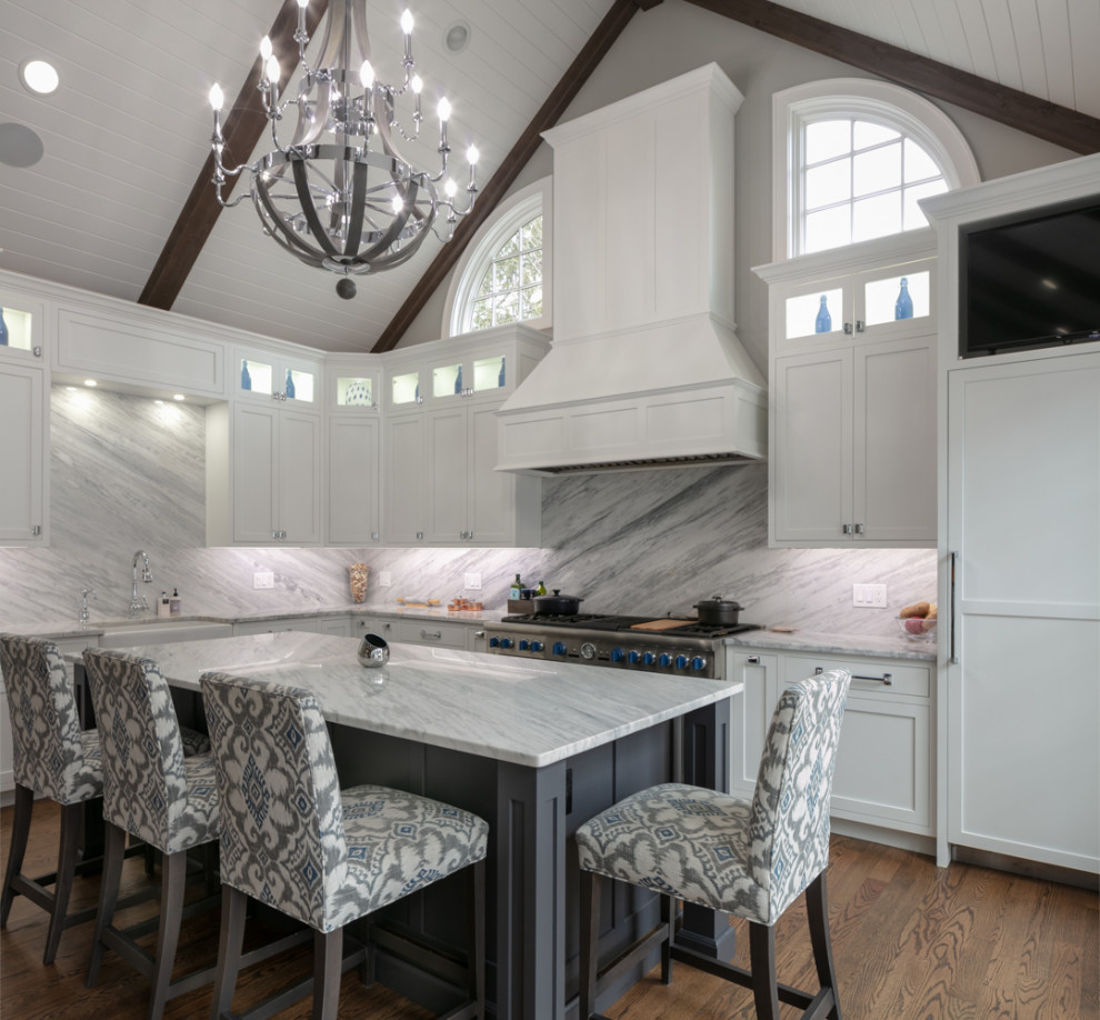 Example of a transitional kitchen design in Cincinnati