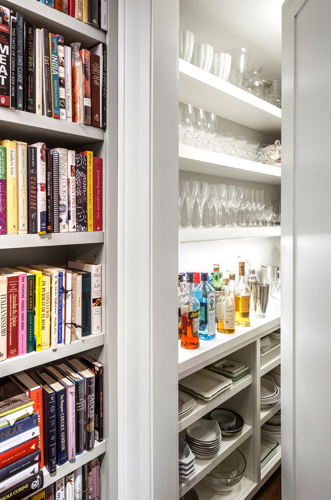 Home design - mid-sized transitional home design idea in Toronto