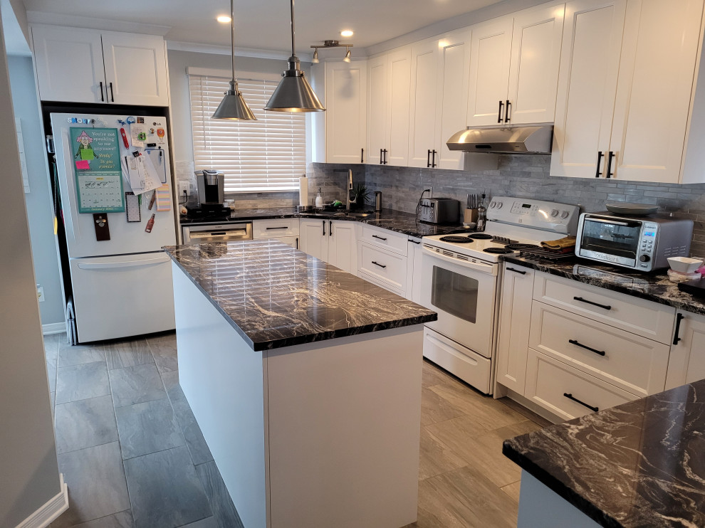 Example of a transitional kitchen design in Ottawa