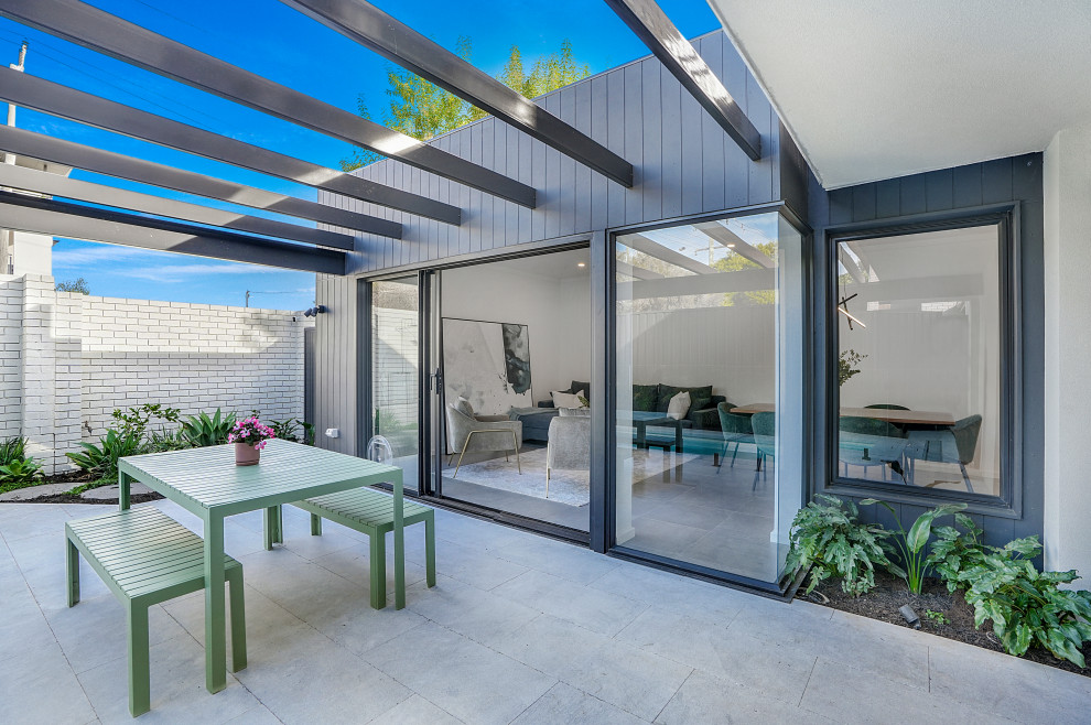 Inspiration for a modern patio in Perth.