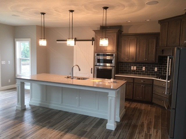 Kitchen - transitional kitchen idea in Chicago