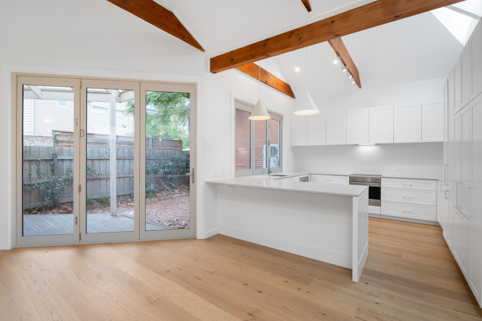 Example of a transitional kitchen design in Melbourne