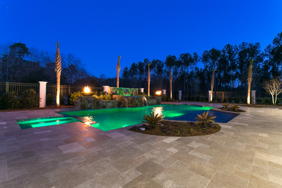 Example of a classic home design design in Charleston