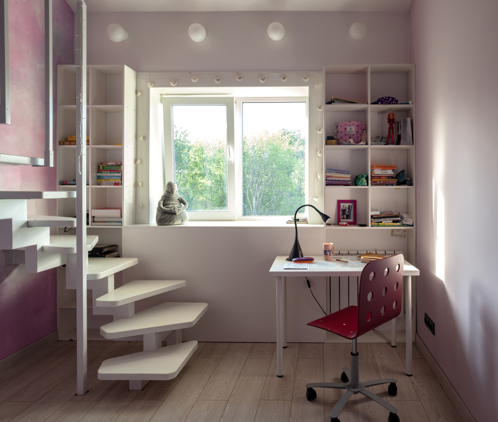 Дом с четырьмя лестницами