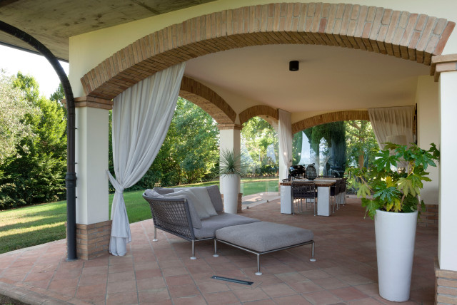 Portico Villa Privata in stile Rustico rustikal-veranda