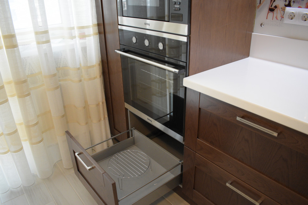 Кухня Кальвадос из массива дуба с каменной столешницей