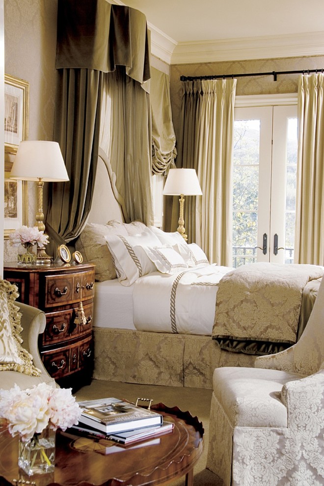 Example of a classic bedroom design in Orange County