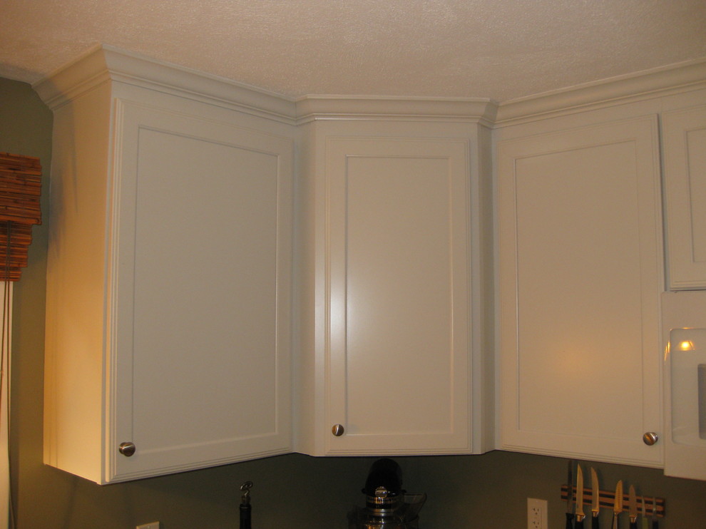 Example of a transitional l-shaped ceramic tile and beige floor kitchen design in Boston with an undermount sink, shaker cabinets, white cabinets, granite countertops, white appliances and green countertops