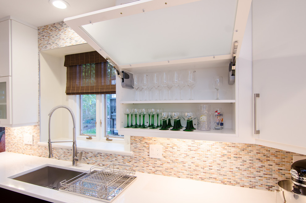 Photo of an expansive contemporary kitchen in DC Metro.