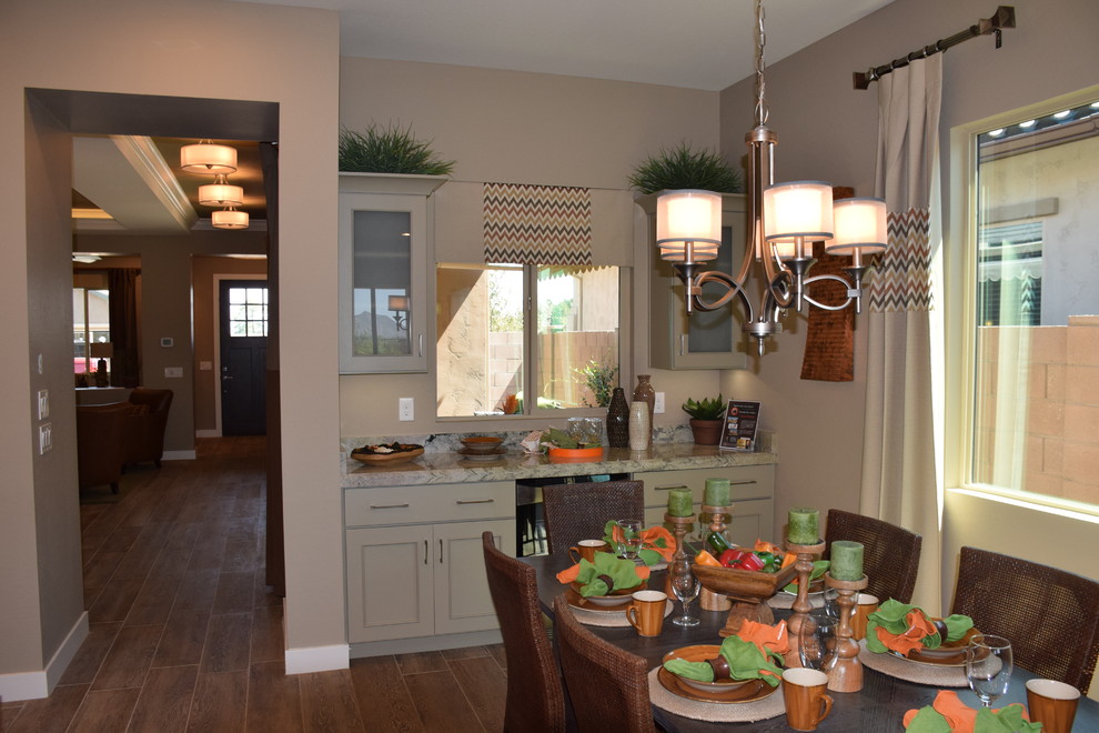 Transitional home design photo in Phoenix