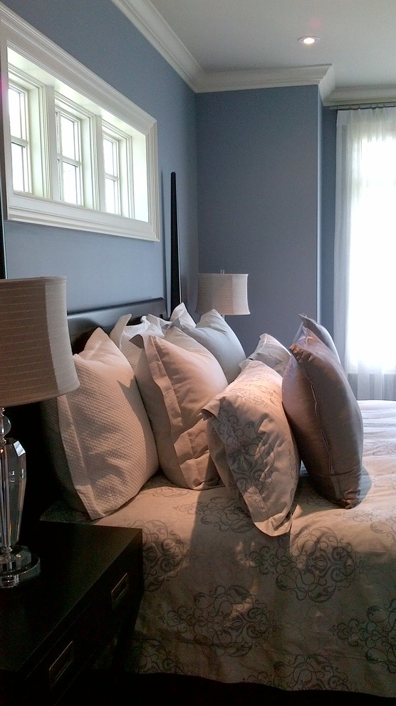 Inspiration for a large transitional guest dark wood floor home design remodel in Toronto with blue walls