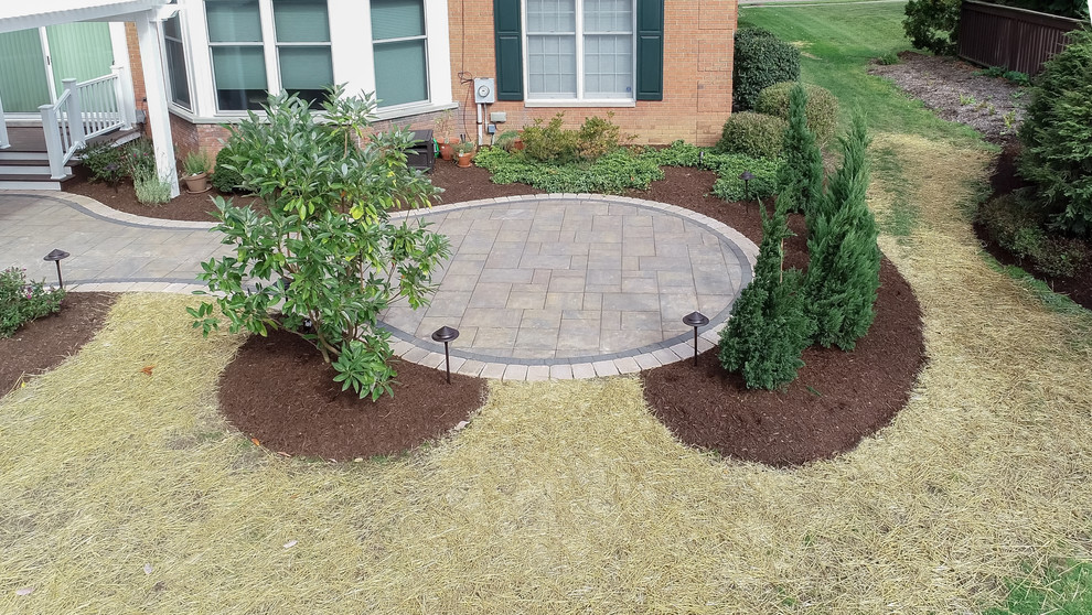Unilock Beacon Hill patio, Pergola, AZEK Deck and LED Lighting Modern