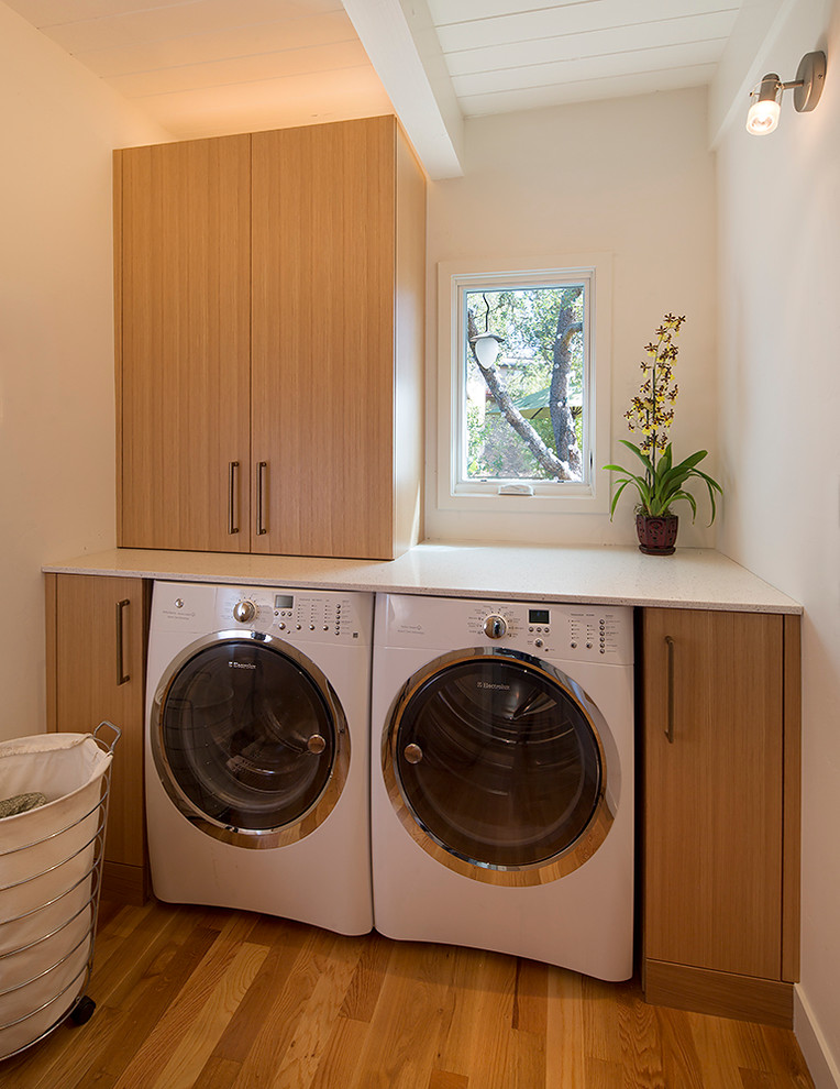 Inspiration for a contemporary laundry room in San Francisco.