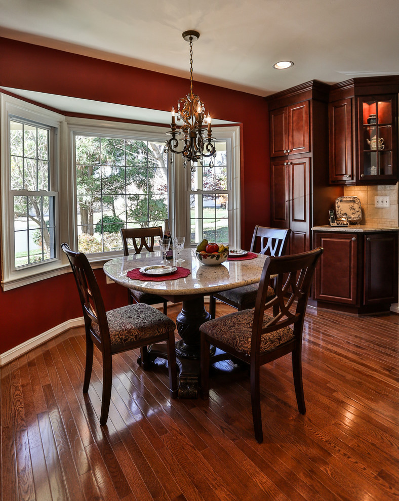 Kitchen - transitional kitchen idea in DC Metro